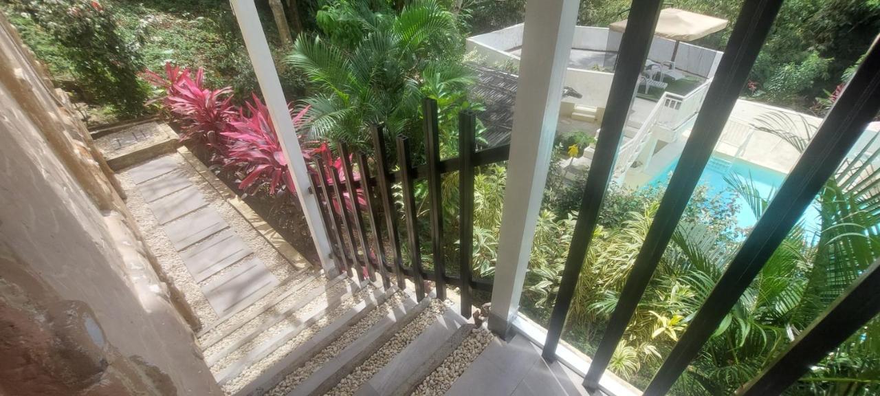 A Touch Of Pink Secret Garden Apartman Puerto Princesa Kültér fotó